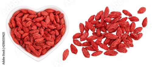 Bild auf Leinwand Dried goji berries in ceramic bowl isolated on white background