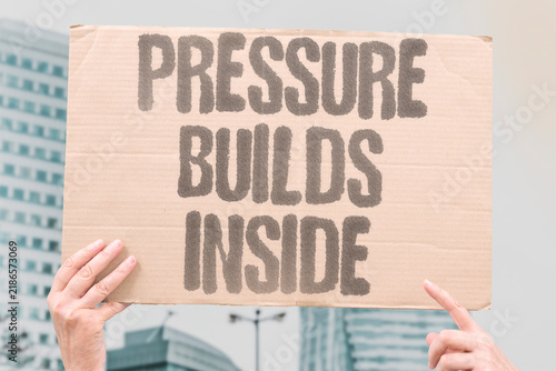 Canvastavla "Pressure builds inside" Accumulated gas and liquid create cramping and reflex spasms