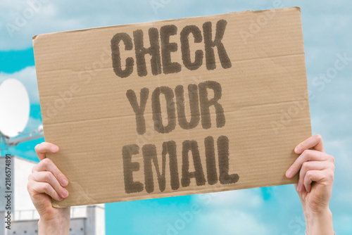 Foto "Check your email" Applicant waits anxiously for decision notification update