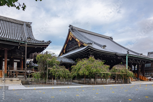 Bild auf Leinwand Ornate Founder Hall at Higashi Honganji Temple Kyoto with sweeping rooflines and