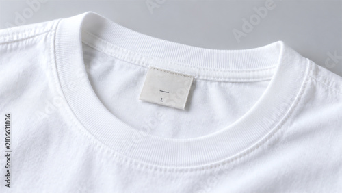 Tapety artystyczne シンプルな白Tシャツの品質表示・ブランドタグイメージ