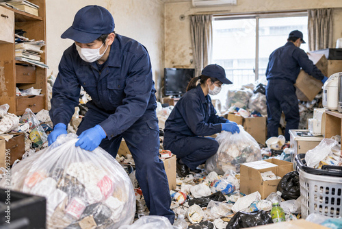 Naklejka ゴミ屋敷・片付け業者・清掃