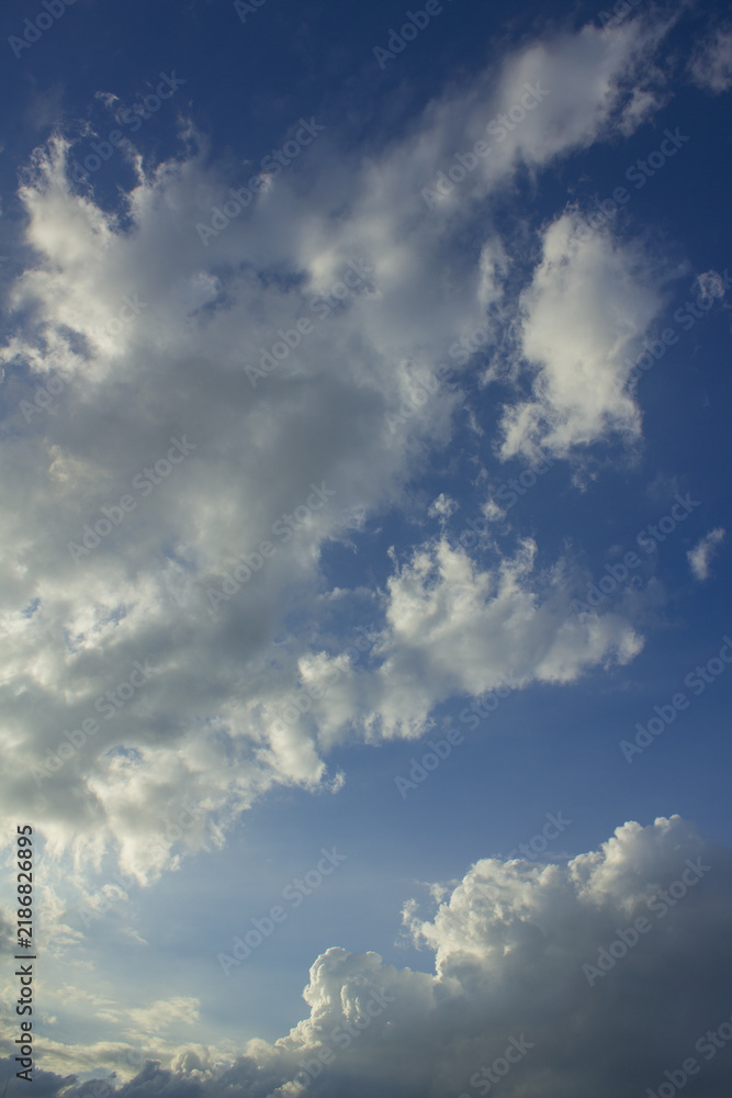 Obraz premium It is a blue sky with clouds.