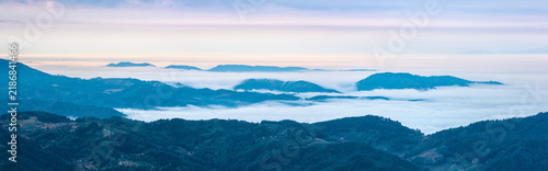 Konstfotografi Morgenstimmung im Schwarzwald, Ausblick über endlose Hügelketten und Wälder zur