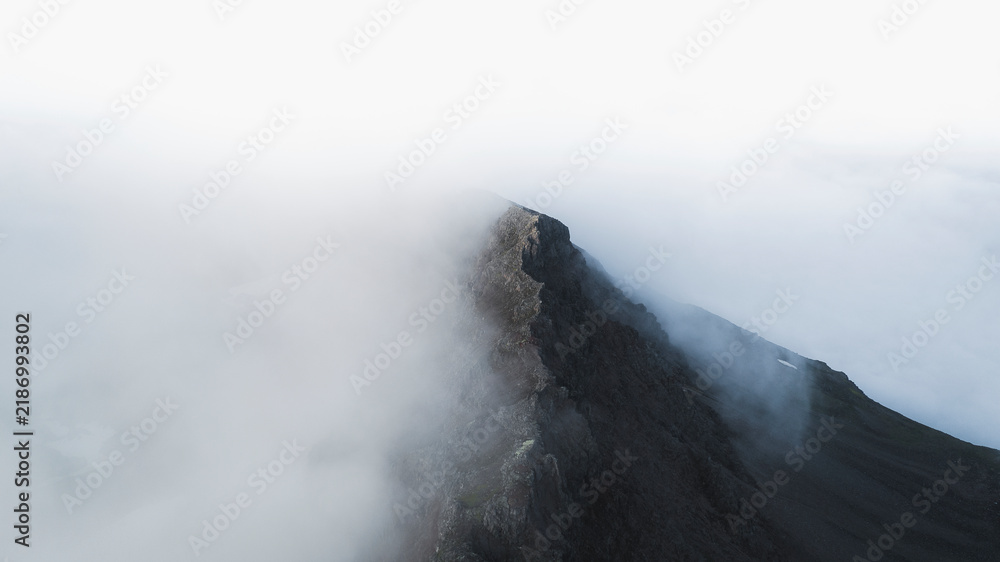 Obraz premium Nature desktop wallpaper background, cloudy knife edge ridge mountain