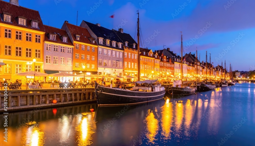 Fototapeta premium Nyhavn canal at dusk with colorful buildings and boats.