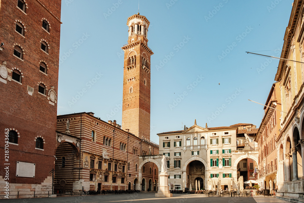 Obraz premium Exploring the historic architecture of Verona, Italy under a clear blue sky