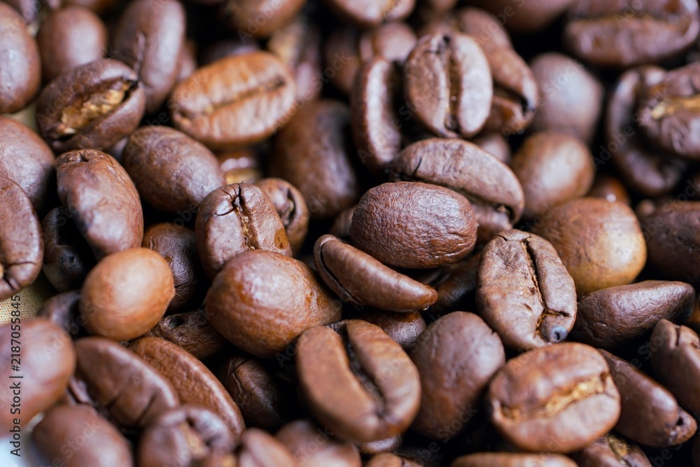 Fototapeta premium Pile of premium roasted dark espresso coffee beans full frame texture.
