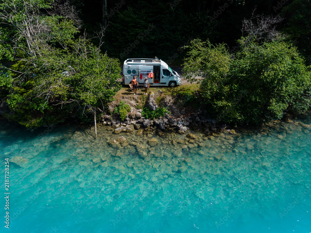Obraz premium Camping by the serene turquoise waters of Interlaken, Switzerland