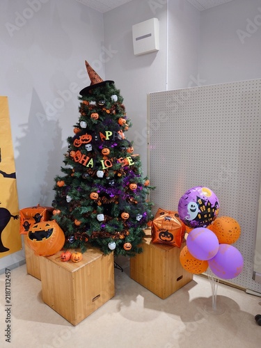 Obraz na płótnie ハロウィン仕様のクリスマスツリー