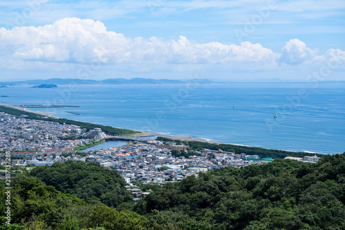 平塚市の湘南平展望台から眺める平塚の市街地