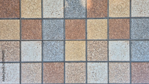 Foto Decorative square tile flooring with a repeating geometric pattern in earthy brown, beige, gray, and blue tones