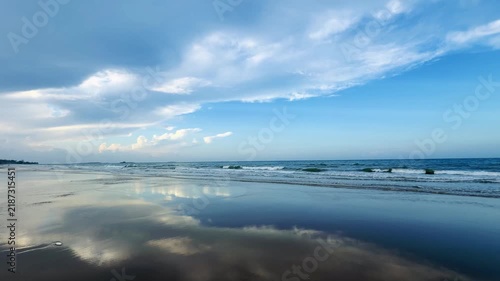Peaceful blue ocean horizon background on a bright sunny day
