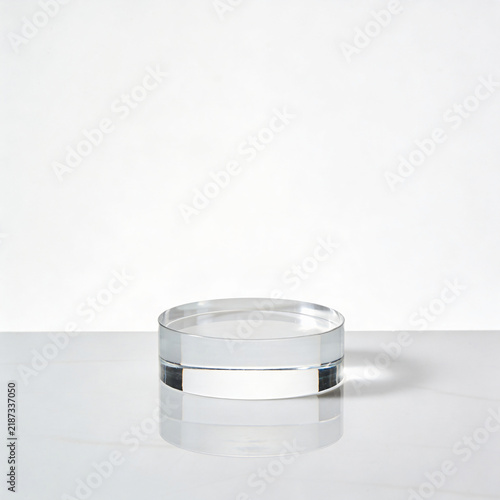 Transparent Clear Glass Cylinder Podium Display Stand for Product Showcase