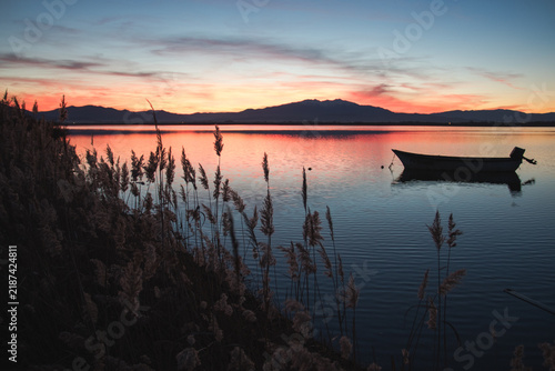 Photography Canigou au coucher de soleil vu de Canet-en-Roussillon avec une barque