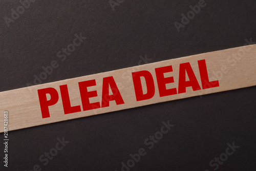 Fotografie Wooden stick labeled plea deal on a dark background, representing legal agreements, criminal justice, court proceedings, negotiation, and law concepts