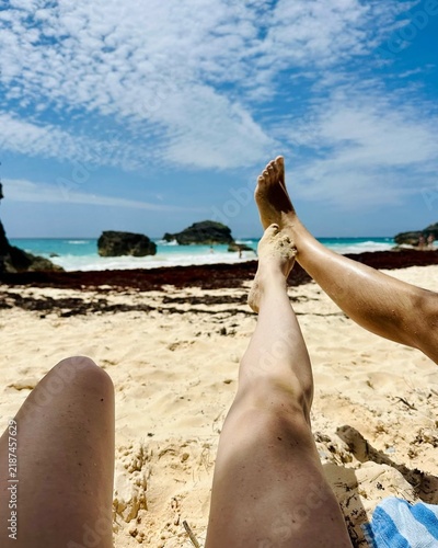 Картината върху платно Relaxing on Sandy Beach with Turquoise Ocean View