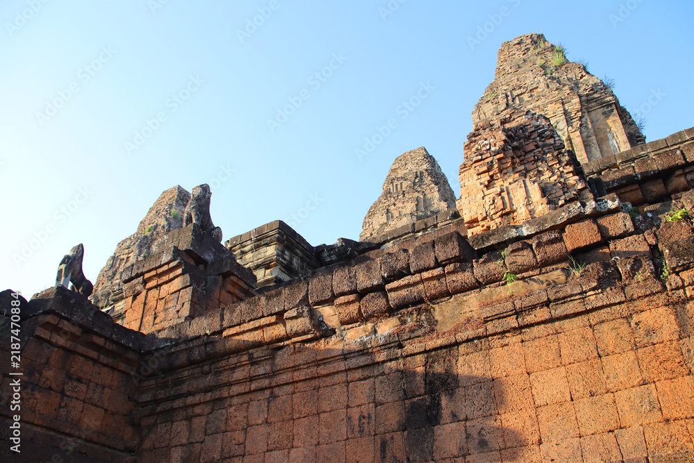 Fototapeta premium ruined buddhist and hindu khmer temple (pre rup) in angkor in siem reap in cambodia 