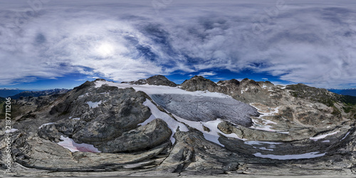 Foto Glacier And Rugged Mountain Panorama Over Rocky Peaks In British Columbia (BC),