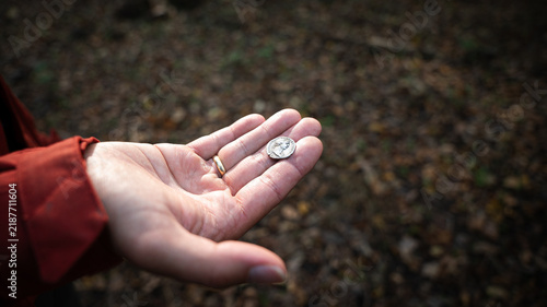 Konstfotografi An old coin in the palm of someone.