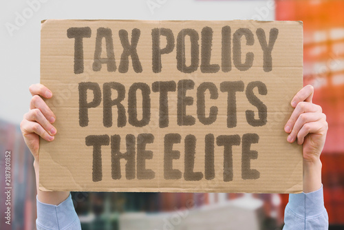 Quadro su tela "Tax policy protects the elite" Tax policy and regulatory frameworks protect elite interests