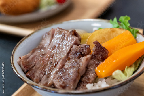 Plakat 美味しそうな松坂牛のステーキ丼