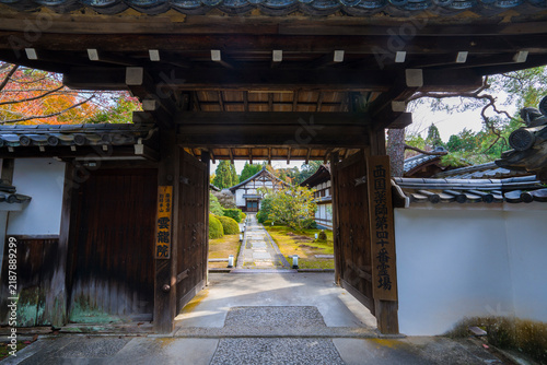 Fototapeta 京都 雲龍院の三門