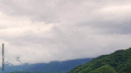 山際の雲のアイムラプス