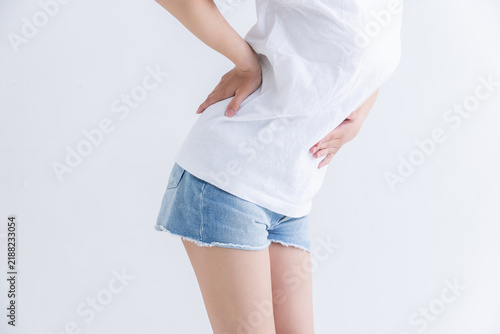 Obraz w ramie 腰痛を訴える女性