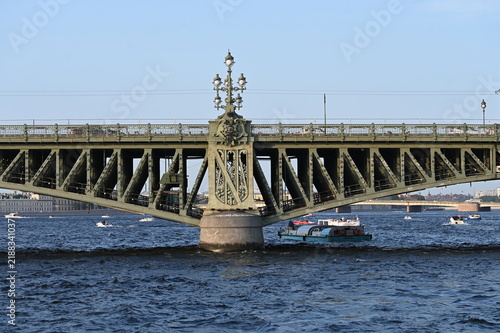 Canvas Print Pillar of Trinity Bridge over the Neva River