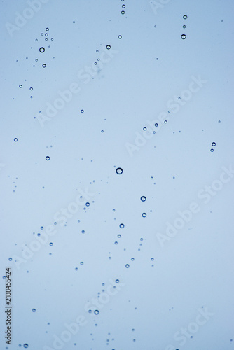 Tapety artystyczne Rain drops on window