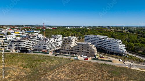 Obraz na plátně Aerial panorama of a new housing development on the edge of scrubland