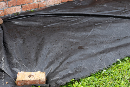 Canvastavla Garden weed control. Landscape fabric. Gardening.