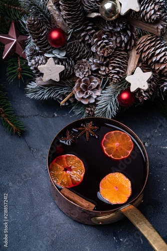 Konstfotografi Mulled Wine With Citrus and Christmas Pine Cone Decoration
