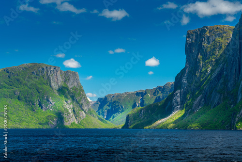 Majestätische Fjordlandschaft am Western Brook Pond, Gros-Morne-Nationalpark, Neufundland