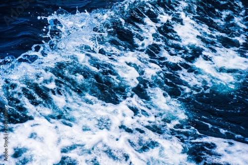 Quadro su tela Abstract ocean wave with white foam and blue water