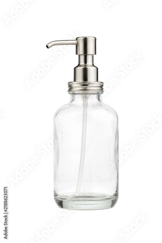 Foto Clear glass soap dispenser bottle with a brushed metal pump top is isolated on a