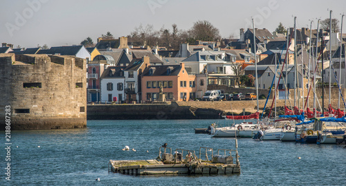 Quadro su tela Port de plaisance près de la Ville Close de Concarneau, Bretagne, France