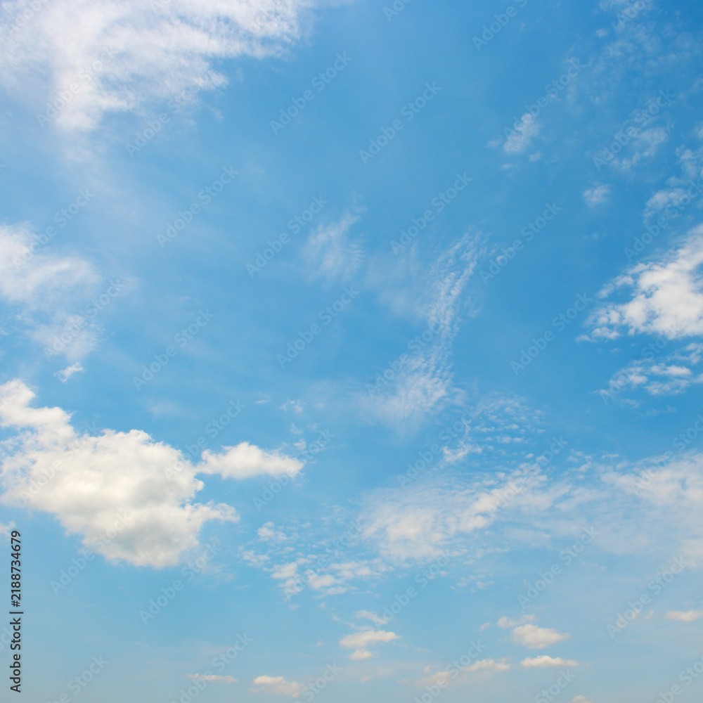 Fototapeta premium Vast Summer Sky with Scattered Cirrus and Cumulus Clouds