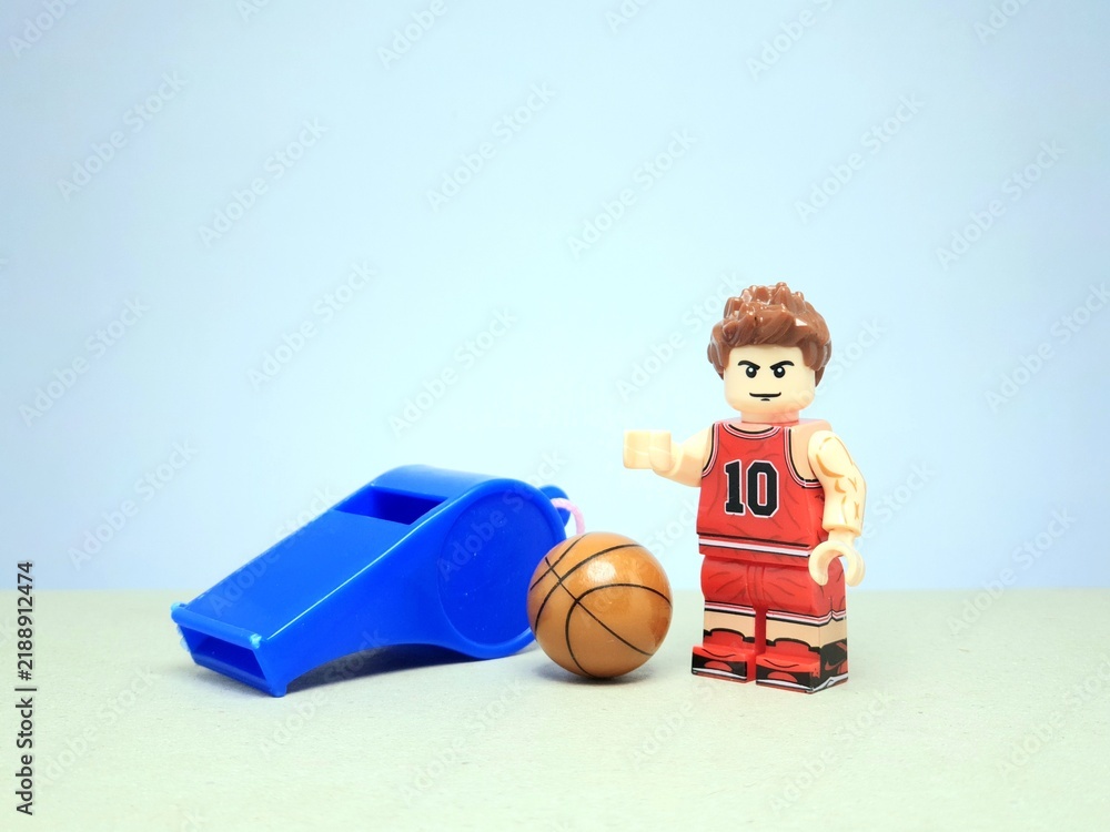 Obraz premium Indonesia - March 22, 2024 : Mini toy of action figure with blurred background. Toy photography concept design. Basketball player conceptual design.