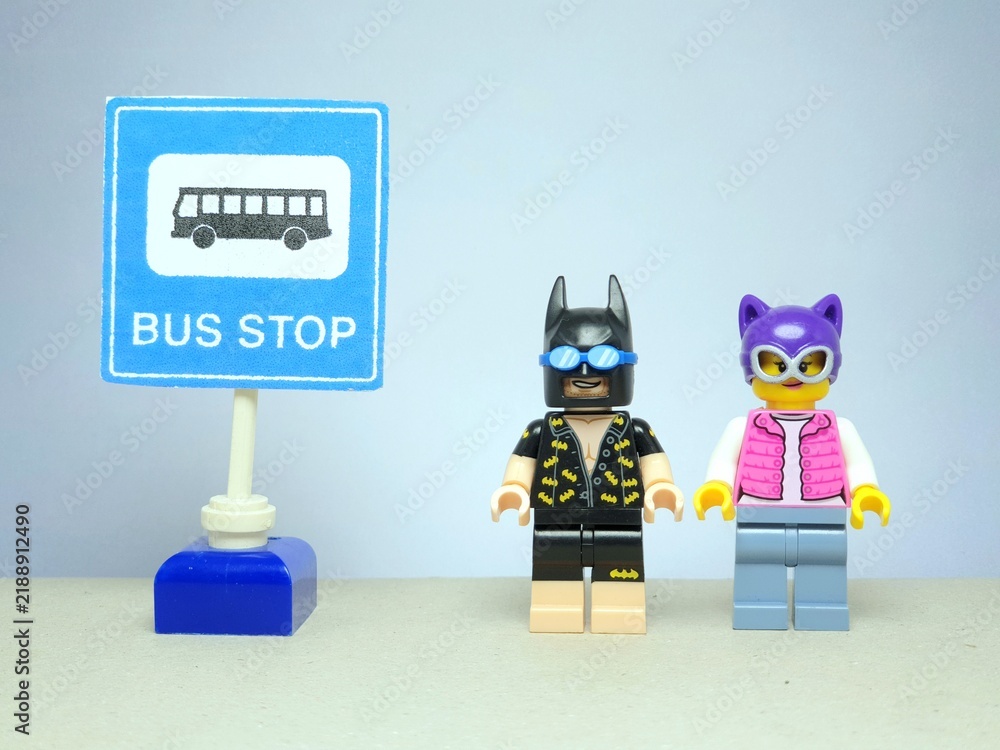 Obraz premium Indonesia - March 25, 2024 : Mini toy of action figure at table with blurred background. Miniature photography concept. Bus stop conceptual design.