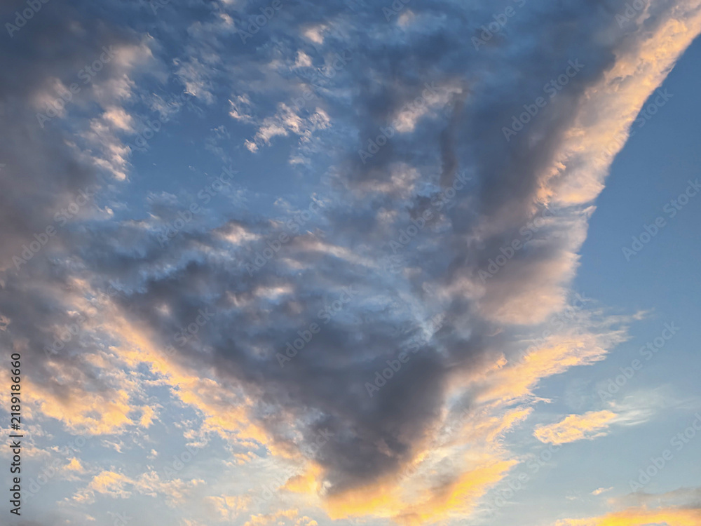Obraz premium Dramatic Sunset Clouds Over Blue Sky
