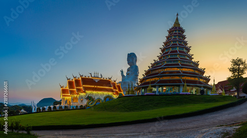 Obraz na plátne Panorama Landscape of Wat Huay Pla Kang, Chinese temple at sunset time in Chiang Rai Thailand, This is the most popular and famous temple