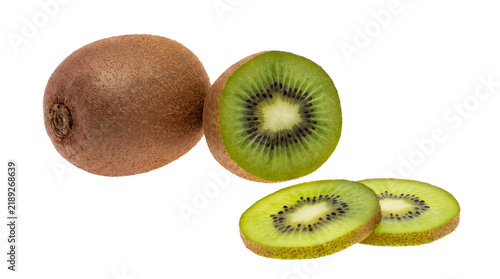 Foto Fresh kiwi fruit collection, whole and sliced green kiwifruit with seeds, organi