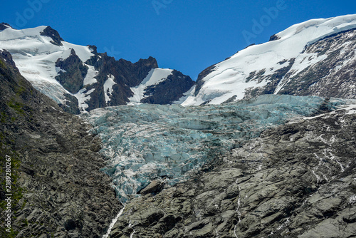 Bild auf Leinwand Patagonian Glacier Descending Rocky Mountain Terrain El Chaltén