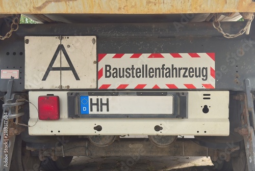 Baustellenfahrzeug, Schild