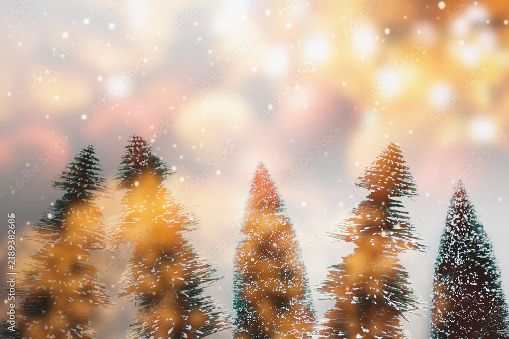 Naklejka premium Christmas trees with design space background