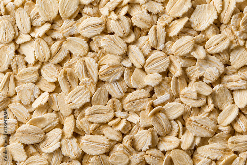 Dry Rolled Oats with Pale Flakes and Fine Grain Texture