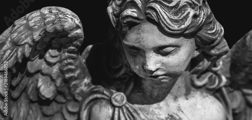 Foto Angel of Death with lowered eyes, symbolic image of the final farewell and the journey to the afterlife