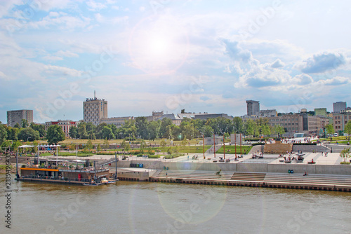 Obraz na płótnie Vistulan Boulevards promenade and river floating bar in Warsaw Poland